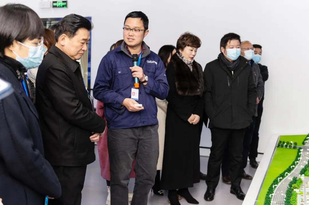 全國(guó)、省、市人大代表赴中部產(chǎn)業(yè)基地開展會(huì)前集中視察工作