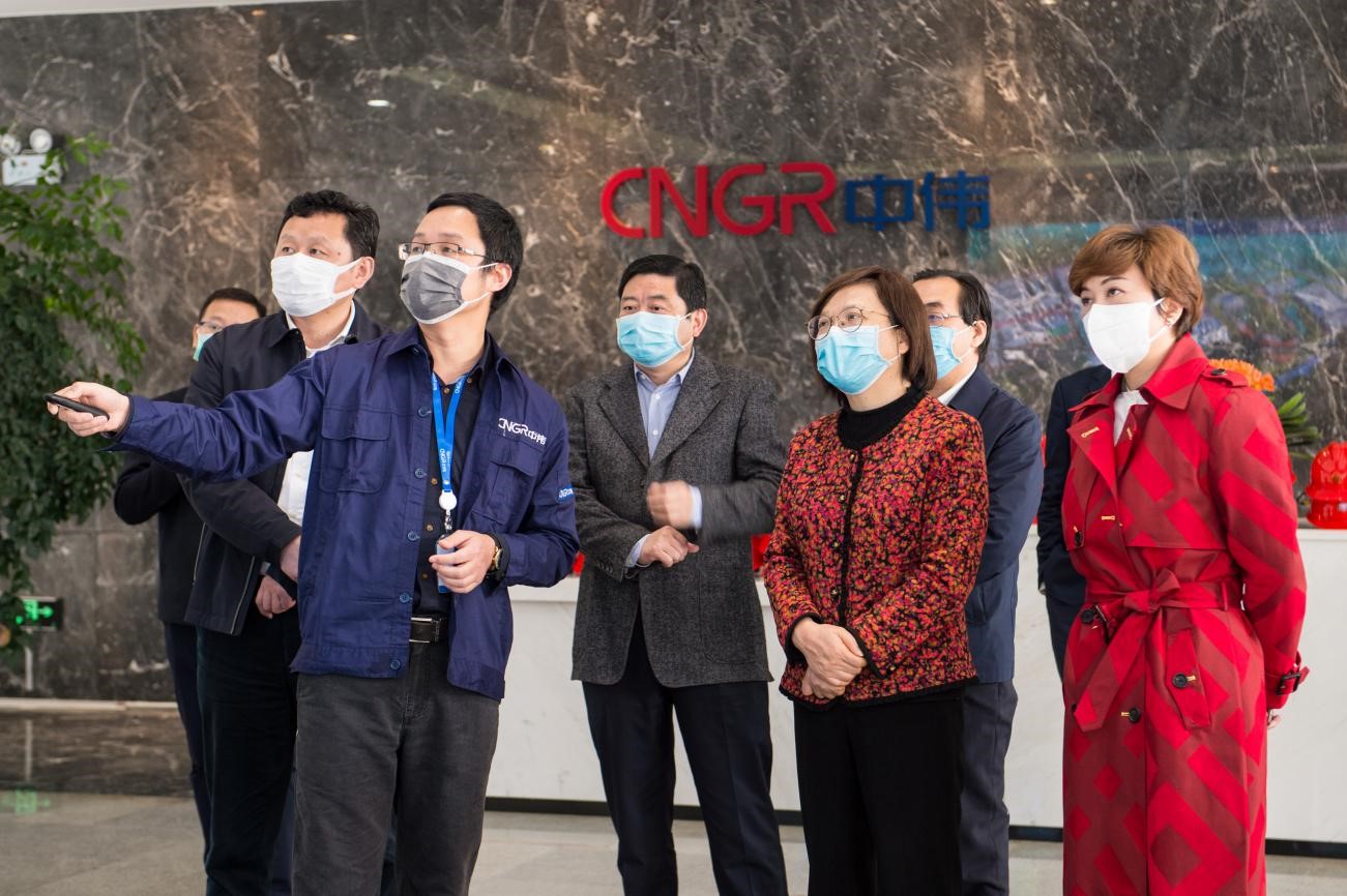 湖南省委常委、常務(wù)副省長謝建輝赴中偉視察復(fù)工復(fù)產(chǎn)工作