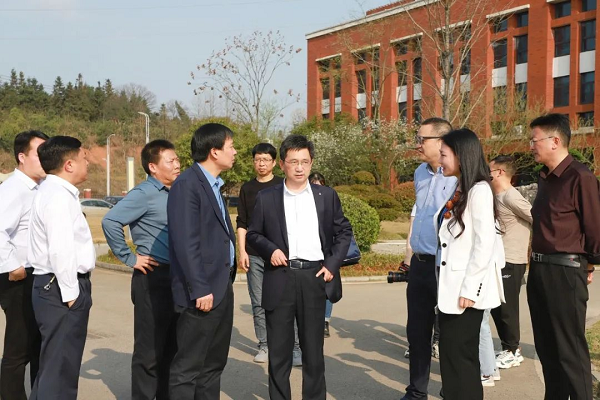 銅仁市委副書記、市長(zhǎng)皮貴懷調(diào)研西部產(chǎn)業(yè)基地
