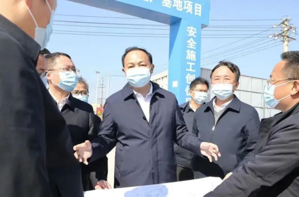 長(zhǎng)沙市委副書記、市長(zhǎng)鄭建新春節(jié)開(kāi)工調(diào)研中偉股份全球研發(fā)基地