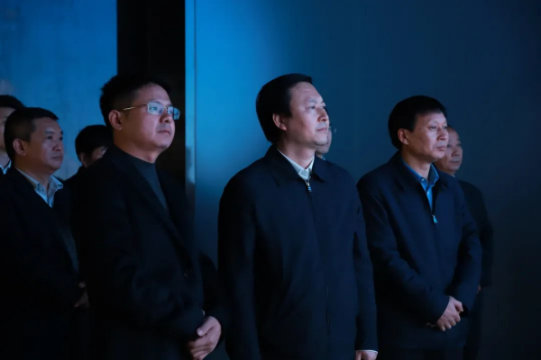 銅仁市委副書記、市長穆嶸坤一行調研中偉銅仁（上市主體）產(chǎn)業(yè)基地