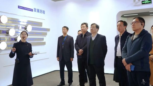 湖南省政協(xié)副主席、省工商聯(lián)主席張健一行到中偉寧鄉(xiāng)產(chǎn)業(yè)基地考察