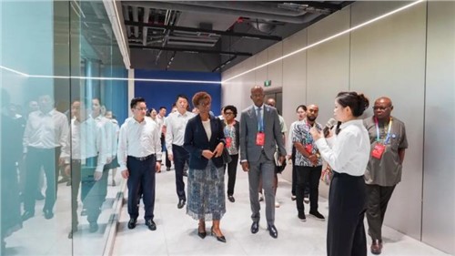 共謀中非新發(fā)展丨第四屆中非經(jīng)貿(mào)博覽會非洲外賓代表團(tuán)考察中偉